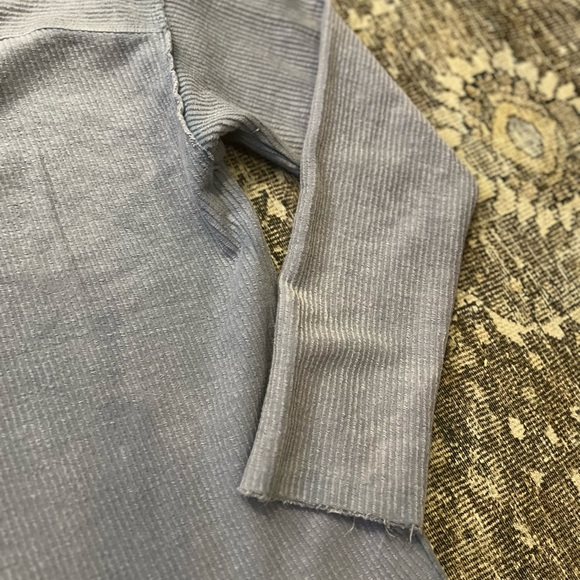 Pilcro Textured V-Neck Top XS - Picture 6 of 10